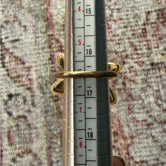 Juicy Couture flower ring fits 6-8 - Picture 2 of 3